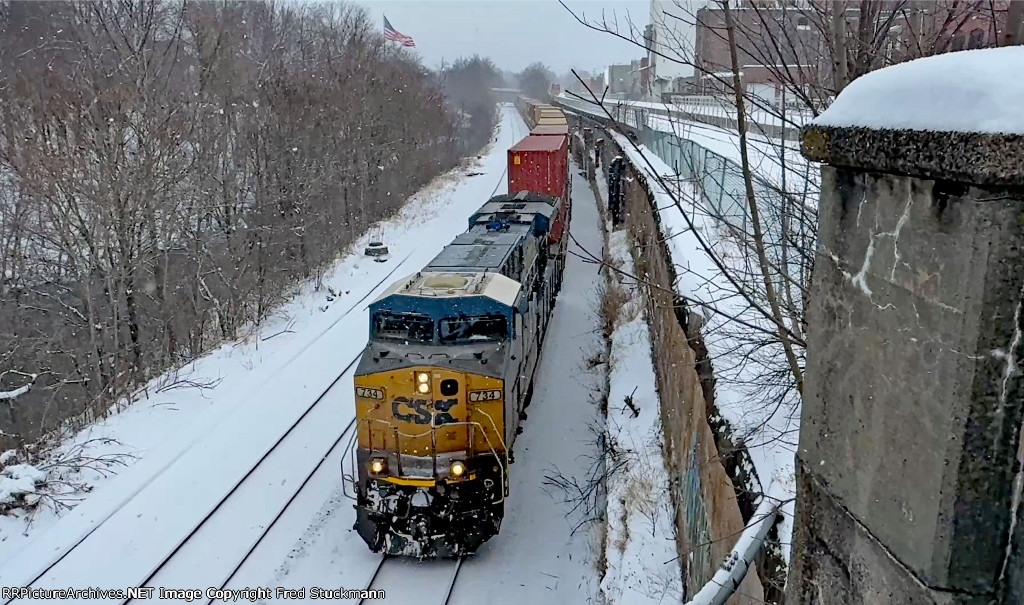 CSX 734 will be stopping for MoW shortly, while WE 105 is crossing Fairchild Ave.